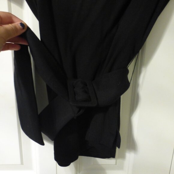 LE CHATEAU black short sleeve casual top with removable waist belt - Picture 2 of 6